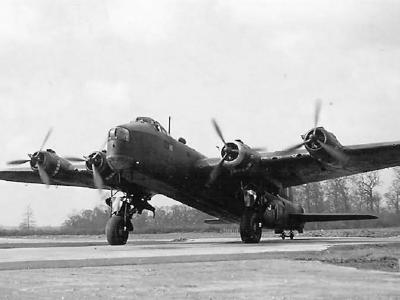 Short Stirling code XT-M of No. 1657 Heavy Conversion Unit RAF 2
