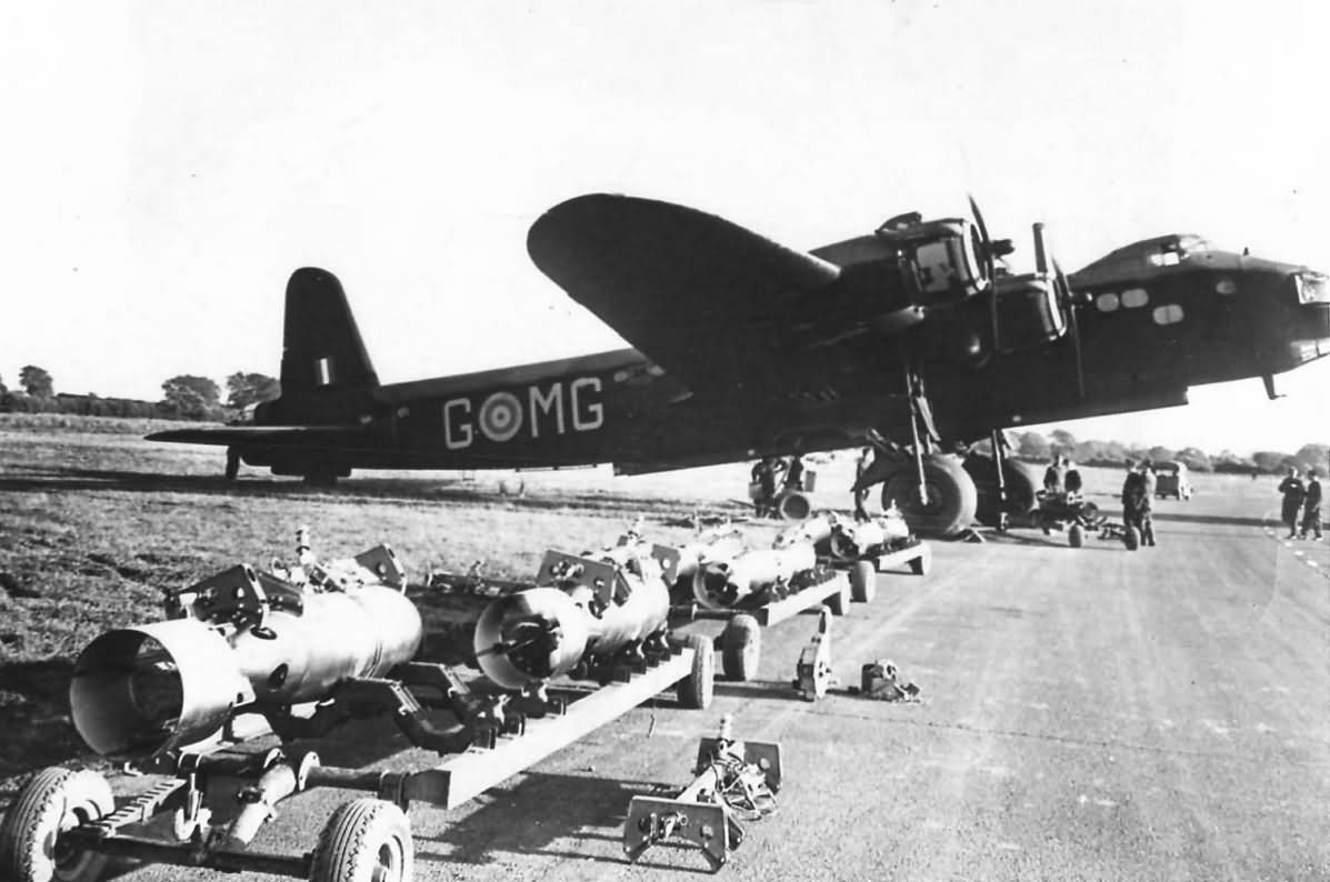 Short Stirling Mk I of No. 7 Squadron RAF N3643 code MG-G 1941