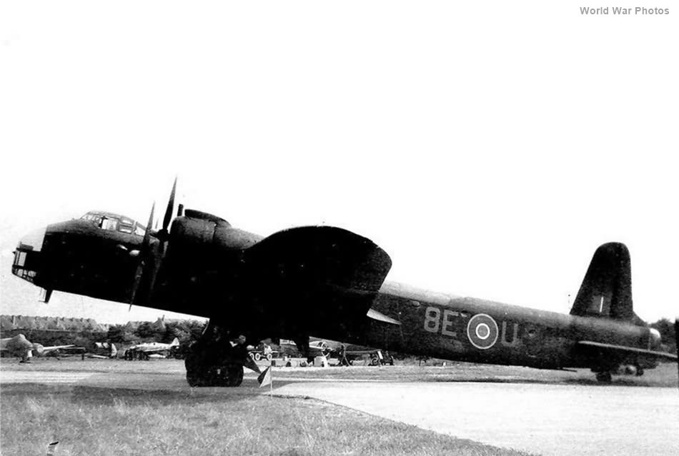 Glider tug Stirling IV 8E-U 1944/45