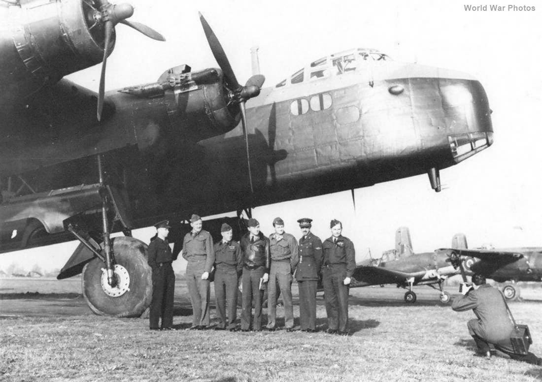 Stirling Mk I crew