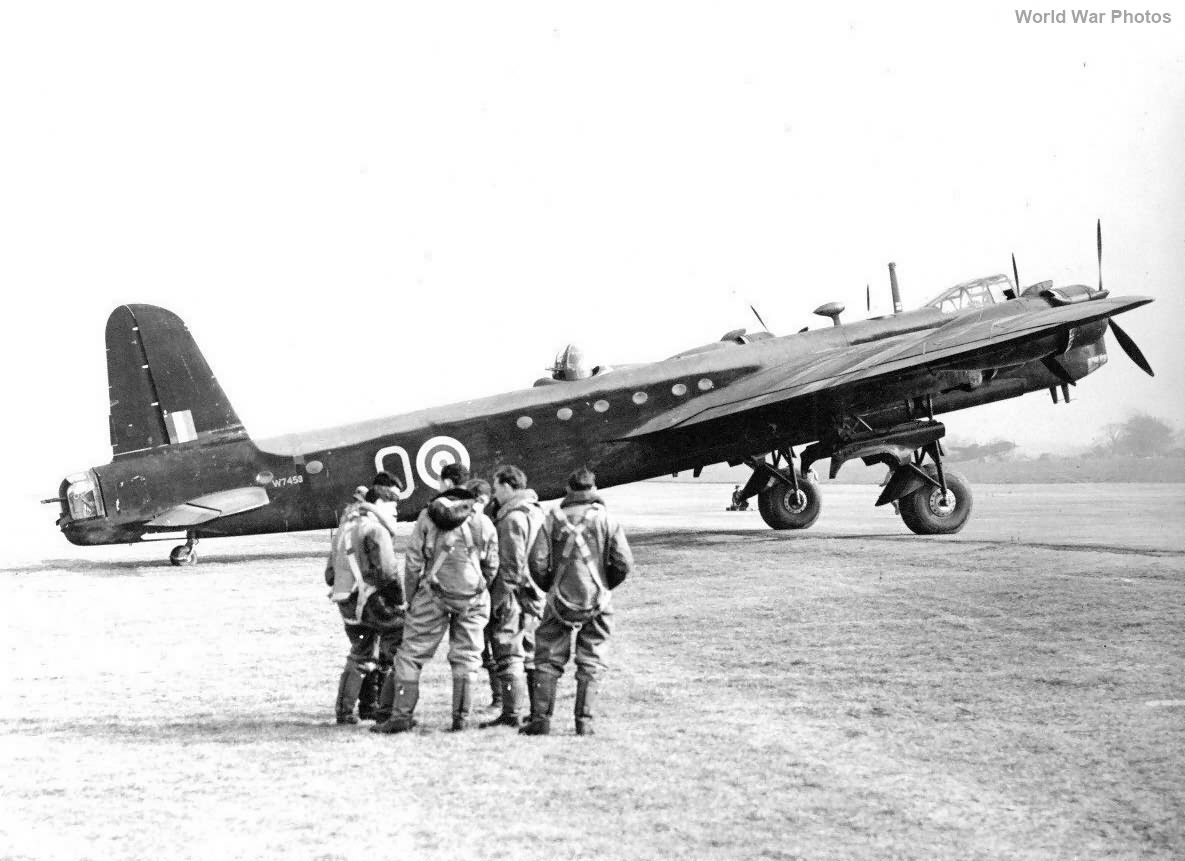 Stirling W7459 of 1651 HCU