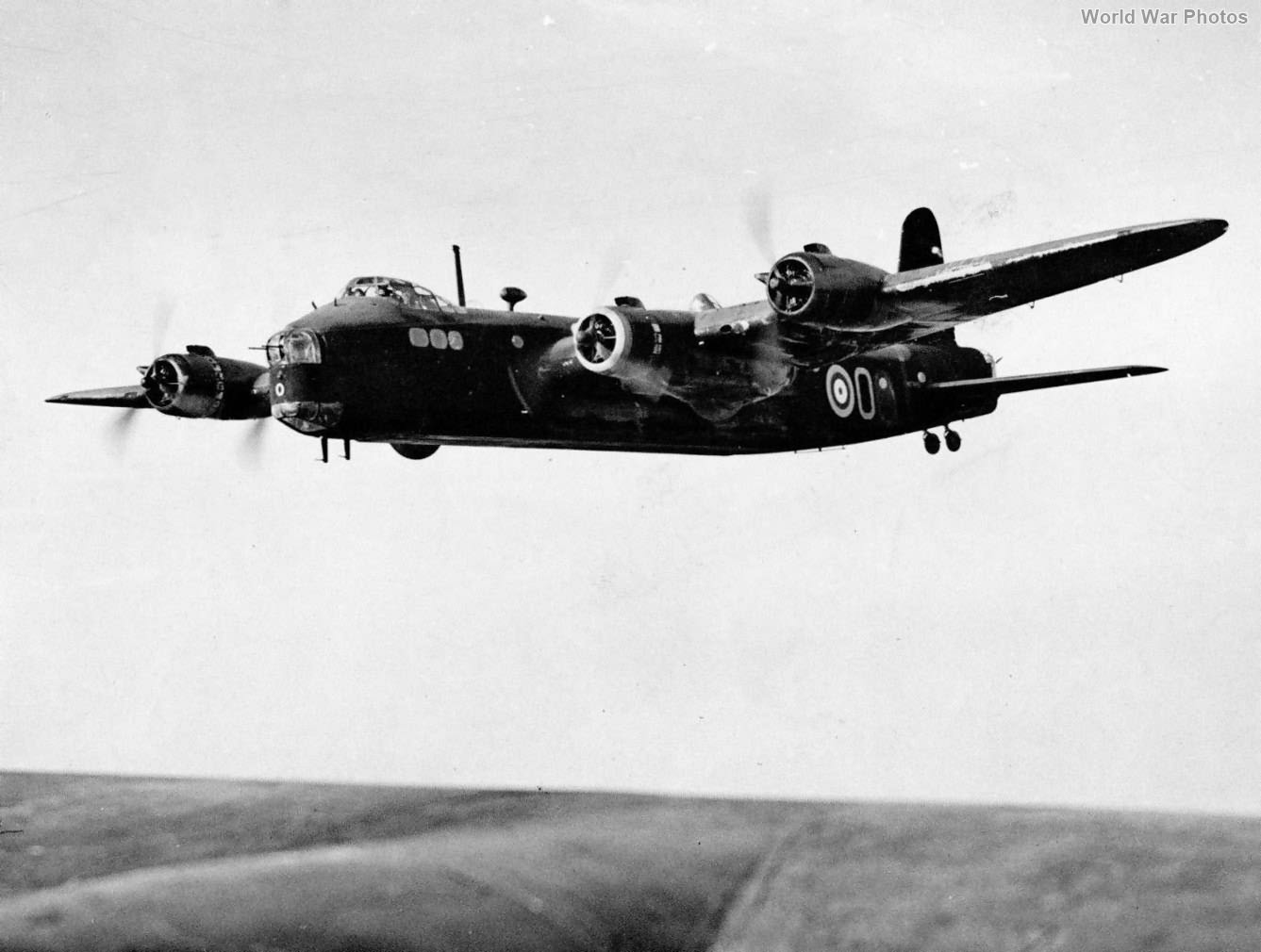 Short Stirling W7459 in flight