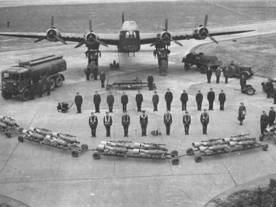 Stirling crew and bombs
