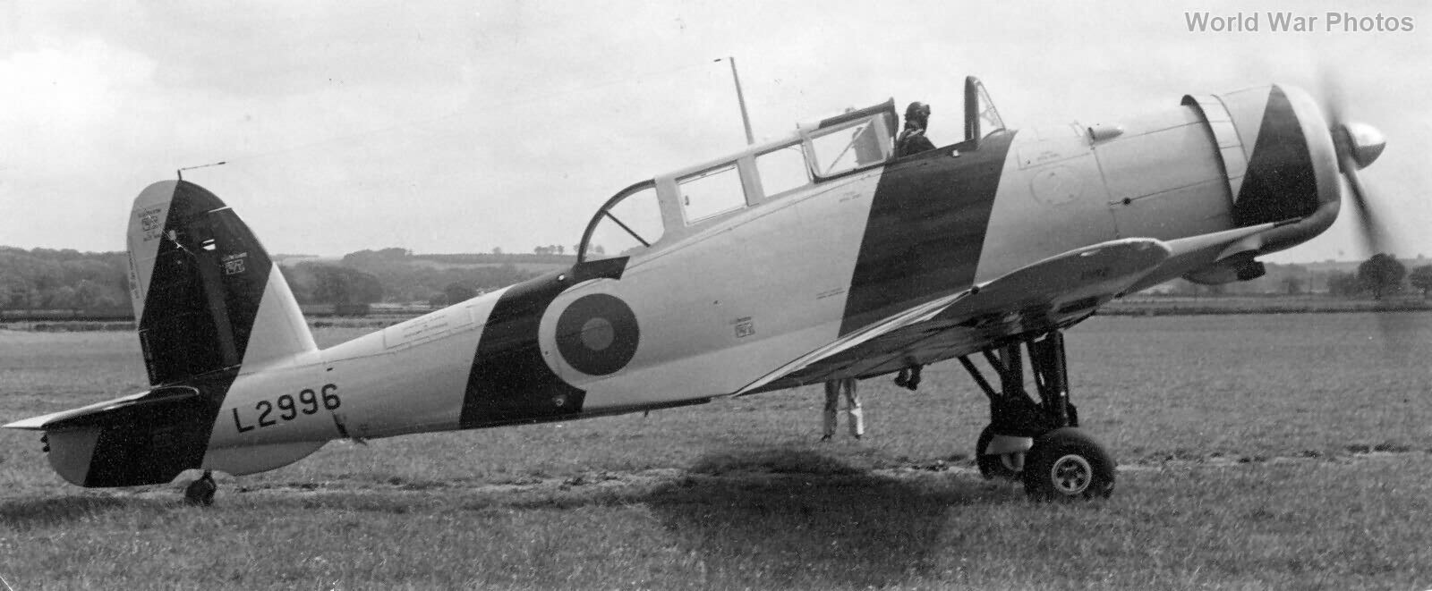 Target-tug Skua L2996