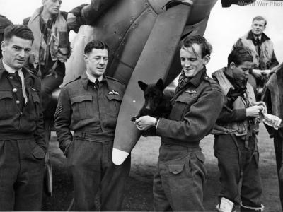 485 Squadron pilots in front of a Spitfire Kenley 1942