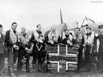 Spitfire 91 Sqn SLdr Dicky Milne and pilots