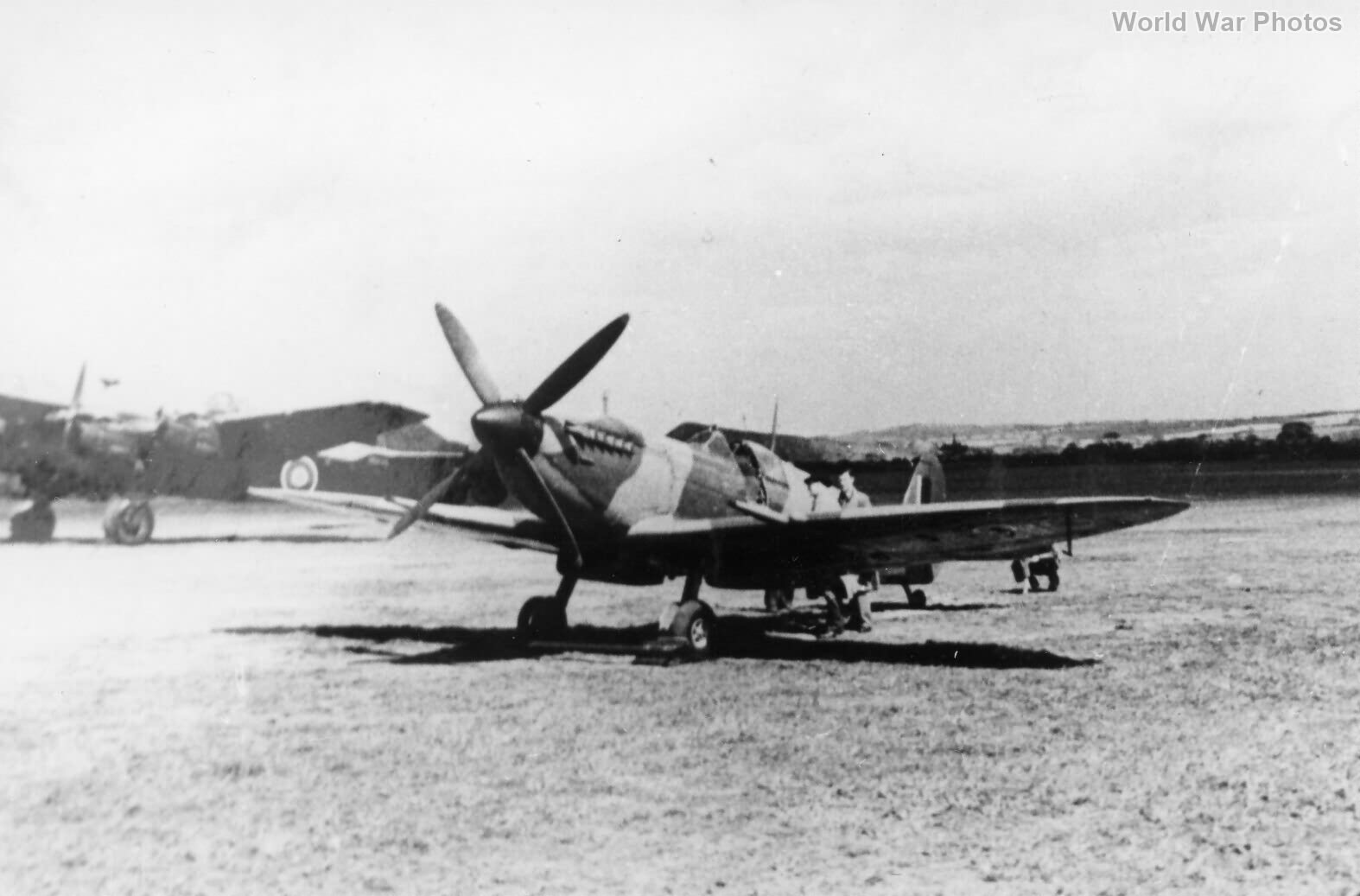 Spitfires IX Hucknall 1943
