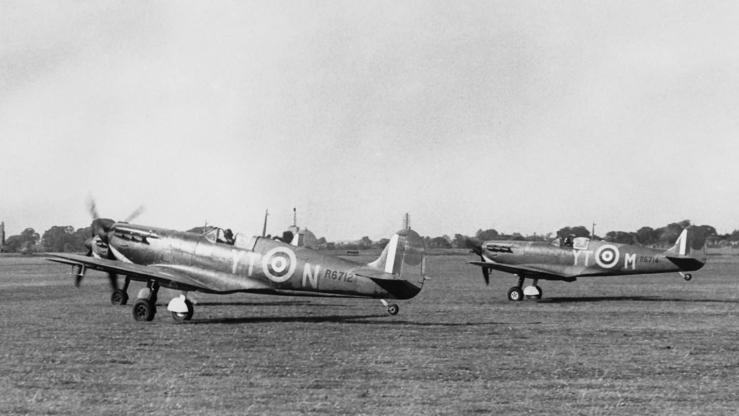 Spitfires Mk I R6712 YT-N and R6714 Battle of Britain