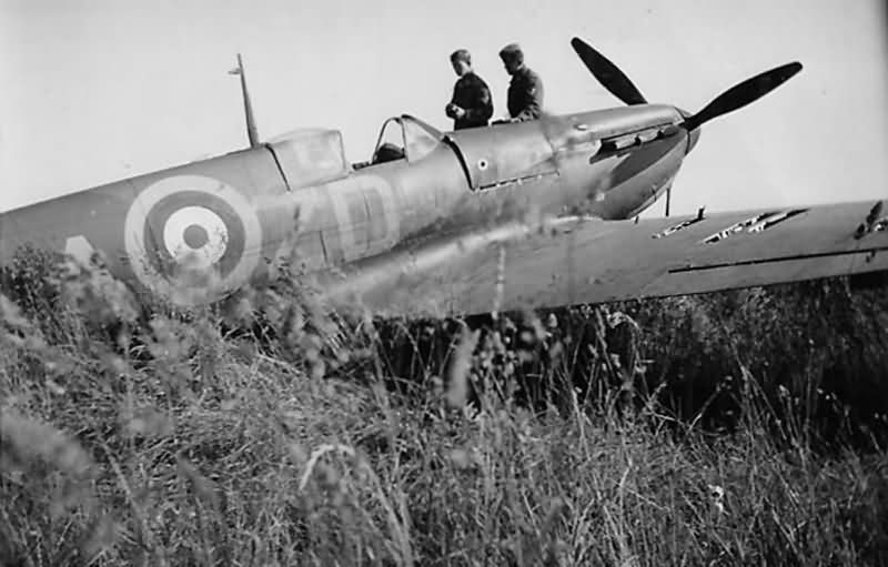 Spitfire Mk I of No. 222 Squadron RAF code ZD-A