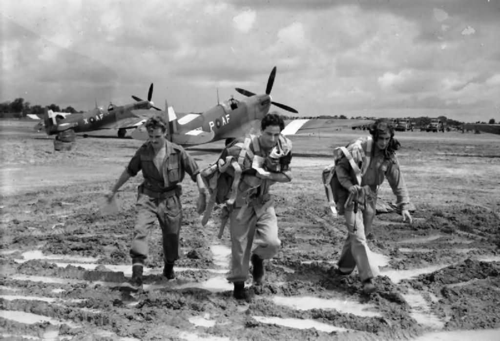 Spitfire Mk VIIIs 607 Squadron In Burma | World War Photos