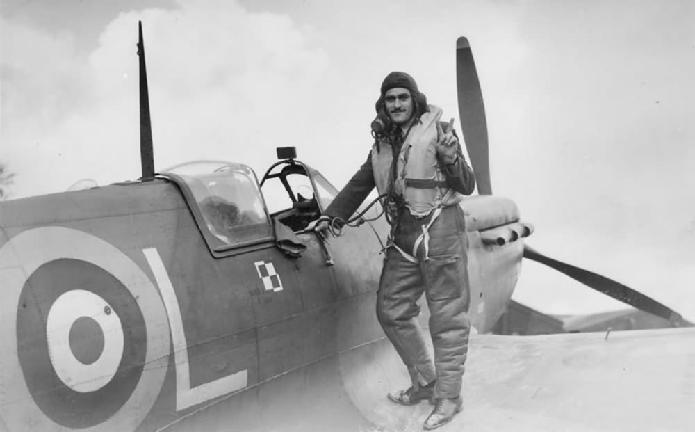Pilot Sgt. E. J. Nowakiewicz of No. 302 Polish Squadron and his Spitfire WX-L at RAF Exeter, November 1941