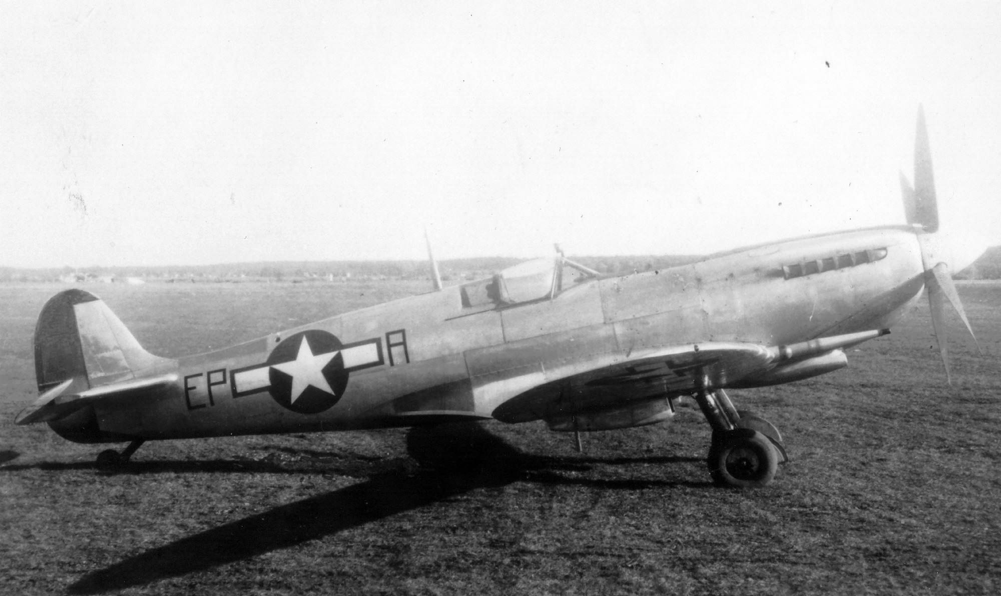 Spitfire Mk IXc, pilot Lt Col E P Allen, 9th Tactical Air Command, England 1944