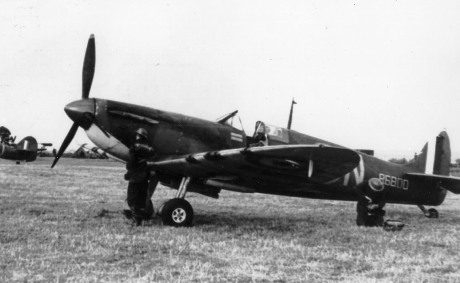 Spitfire Mk Ia R6800 LZ-N of No. 66 Squadron RAF, Sqn Ldr Rupert Leigh, Gravesend 1940