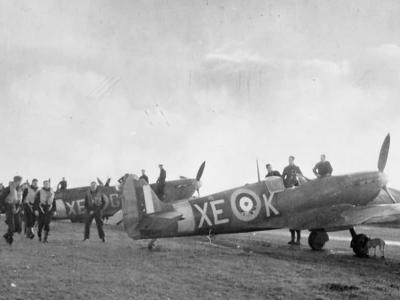 Spitfire Mk IIa XE-K P7443 of No. 123 Squadron RAF