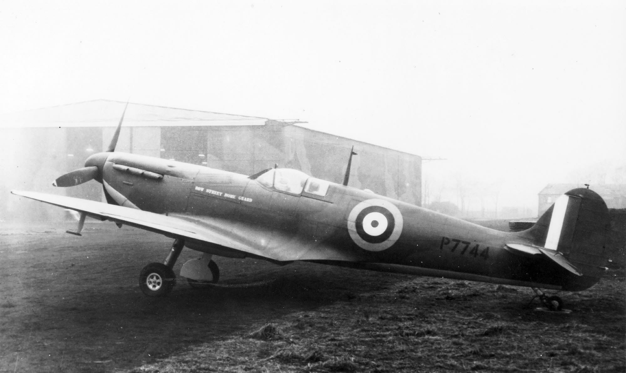 Spitfire Mk IIa P7744 „Bow St Home Guard”