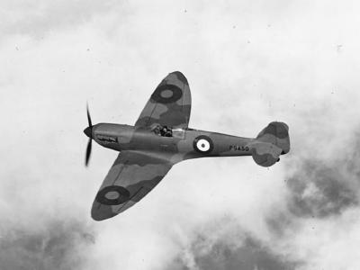 Spitfire Mk I P9450 in flight April 1940 2