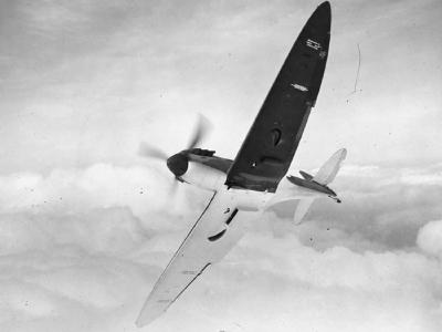 Spitfire Mk I P9450 in flight April 1940 3
