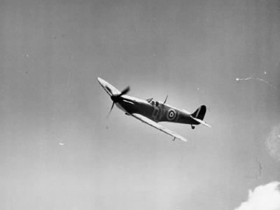 Spitfire Mk Ia X4474 QV-I flown by Sgt B. J. Jennings