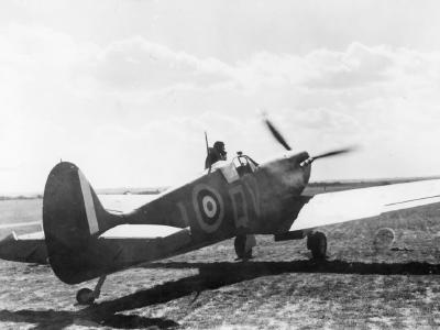 Spitfire Mk Ia X4474 QV-I preparing for takeoff from Fowlmere