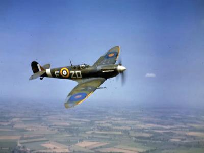 Spitfire Mk VB AD233 ZD-F of No. 222 Squadron