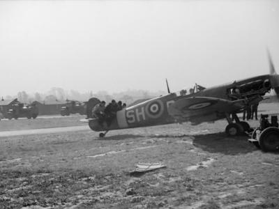 Spitfire Mk VB of No 64 Squadron RAF at Hornchurch