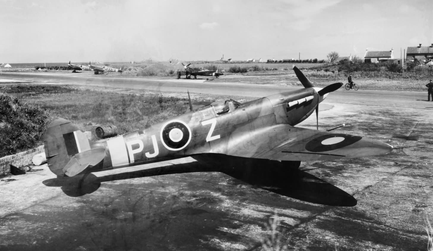 Spitfire Mk V PJ-Z of No. 130 Squadron RAF dispersed at Ballyhalbert 1943