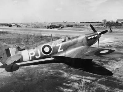 Spitfire Mk V PJ-Z of No. 130 Squadron RAF dispersed at Ballyhalbert 1943
