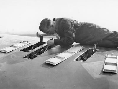 Re-arming a Spitfire Mk I at Biggin Hill September 1940