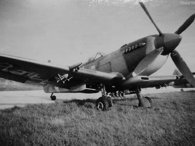 Spitfire Mk IX FJ-R with bomb rack mod