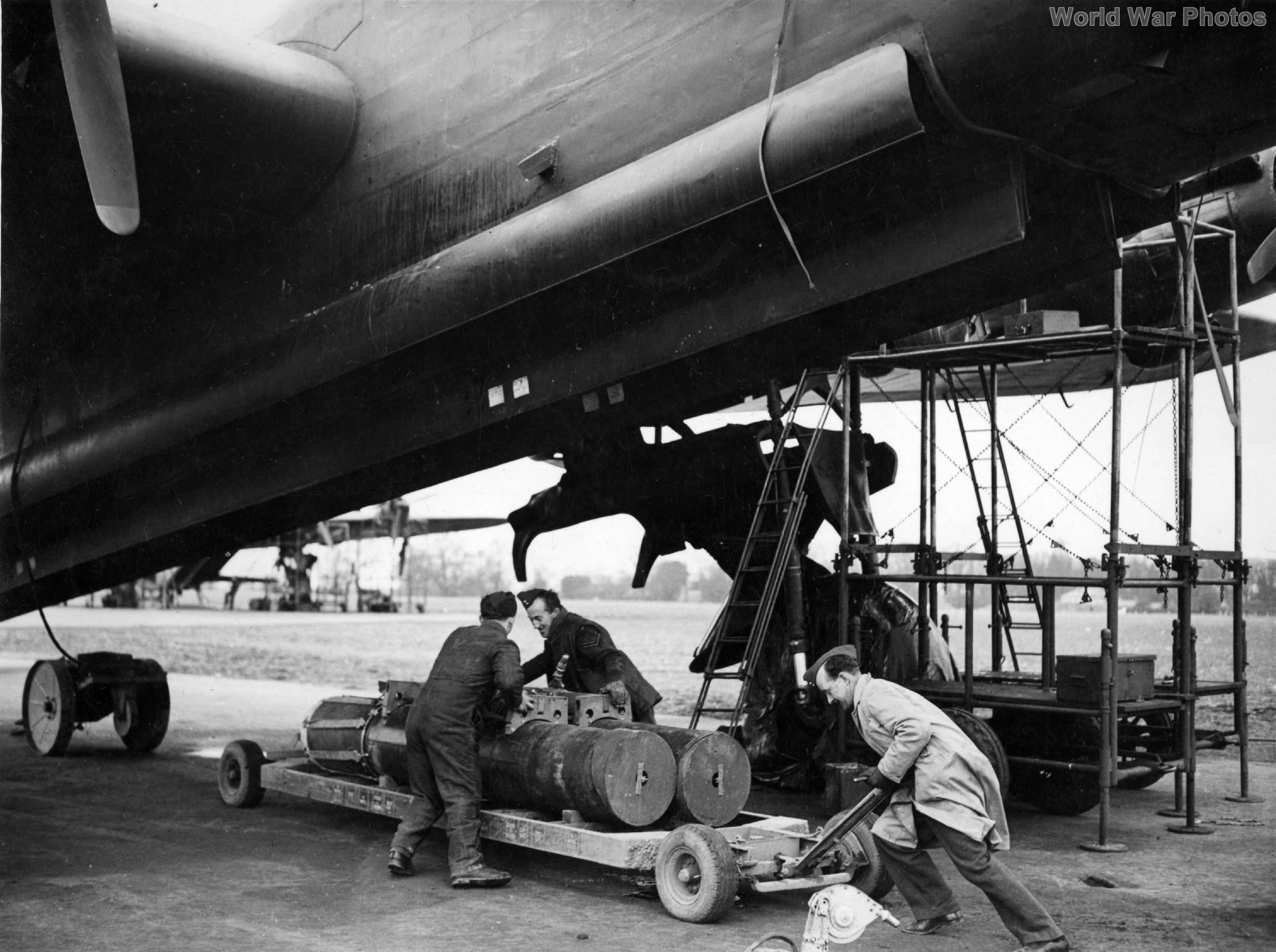 mines to be loaded into the bomb bay