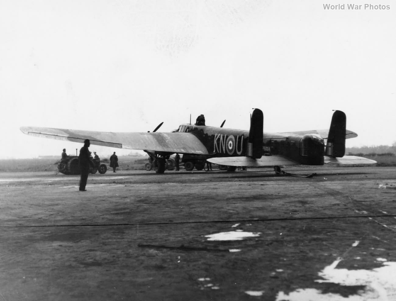 Whitley IV P5004 77 Sqn 1940