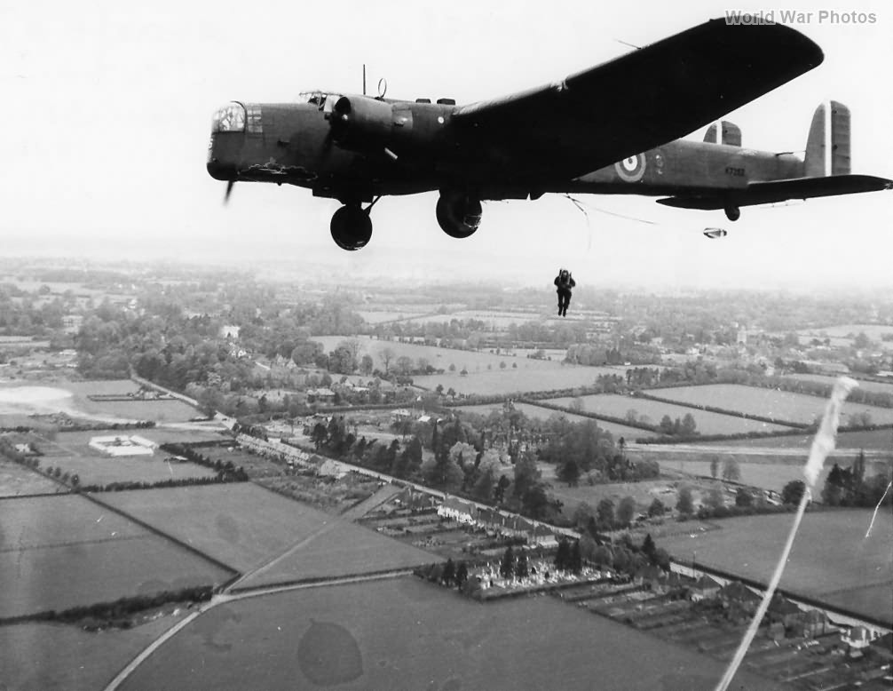 Whitley K7252 Para Dropping Demo 1941
