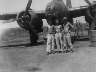 Douglas A-20G crew