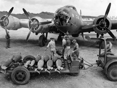 Boeing B-17D of the 19th Bomb Group being loaded with 100 and 500lb bombs. Pacific 1942