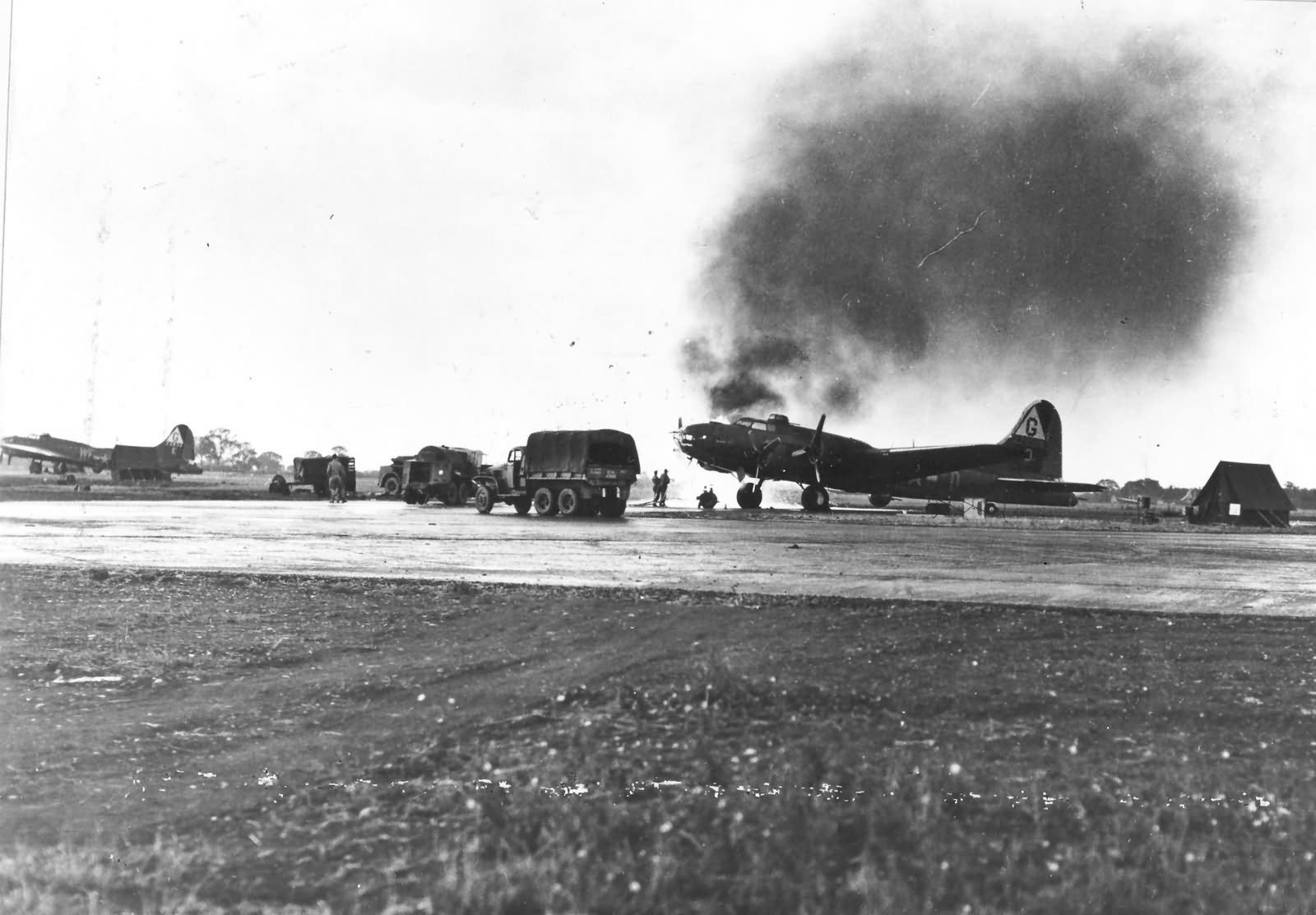 305th Bomb Group 364th BS B-17F fire at Chelveston England August 1943