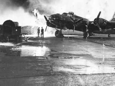305th Bomb Group B-17F Fire at Chelveston England August 1943 42-29508