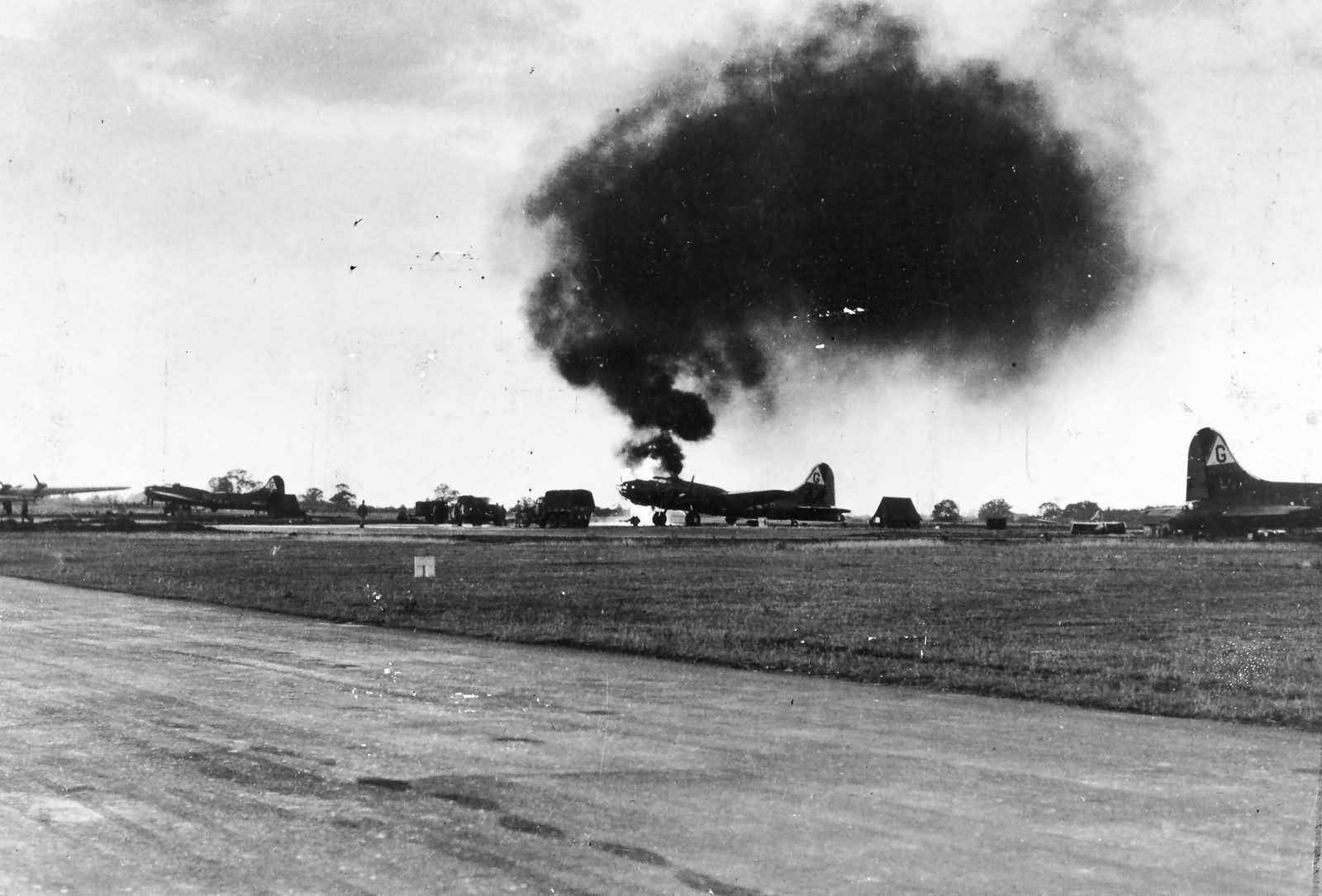 305th Bomb Group B-17F Fire at Chelveston England August 1943 airfield