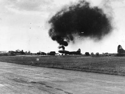 305th Bomb Group B-17F Fire at Chelveston England August 1943 airfield