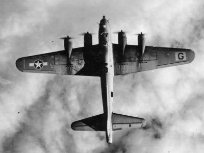 385th Bomb Group B-17F Flying Fortress bomber in flight 1943