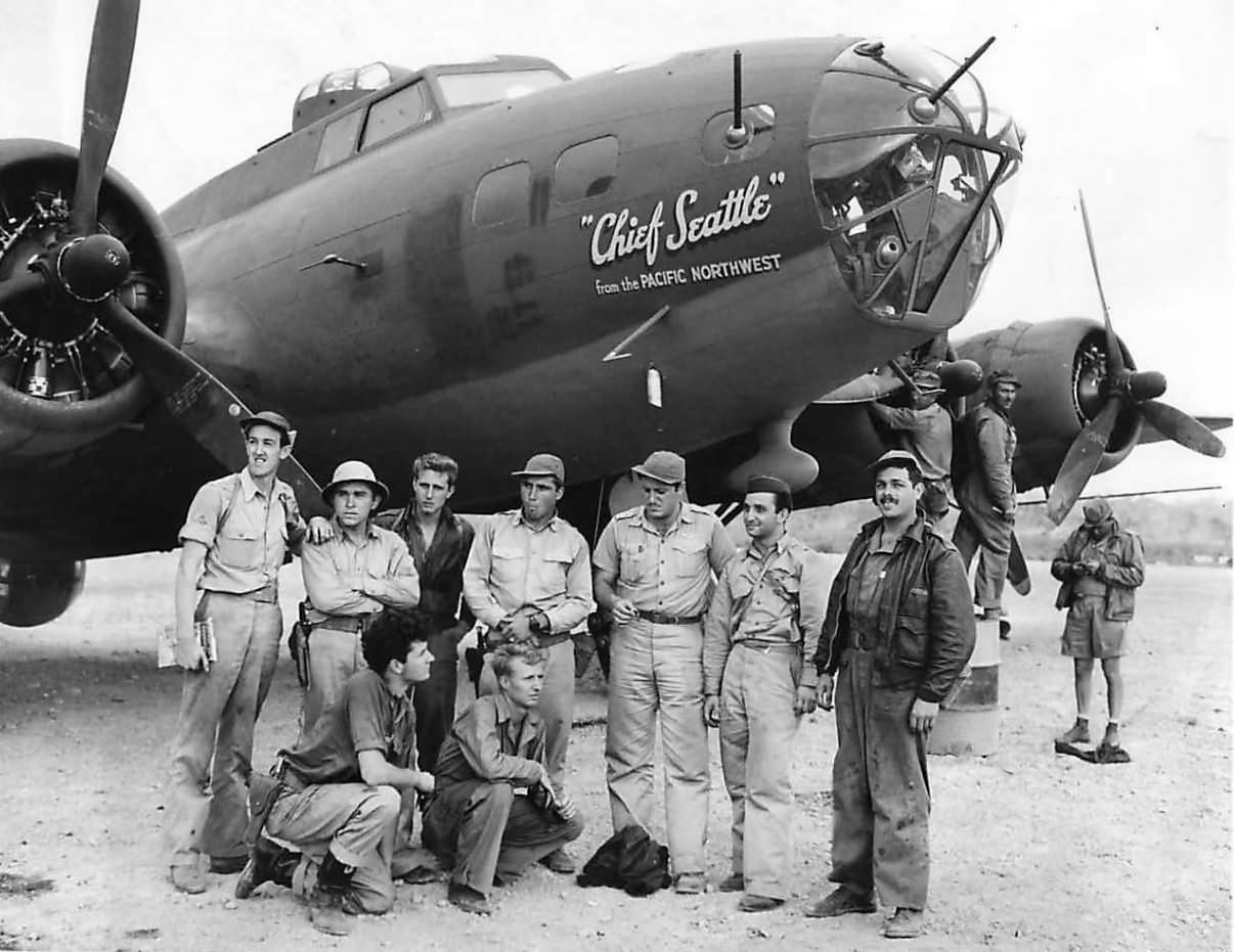 Crew with Boeing B-17E Chief Seattle 41-2656 of the 435th Bombardment Squadron at 7 Mile Drome near Port Moresby, 1942
