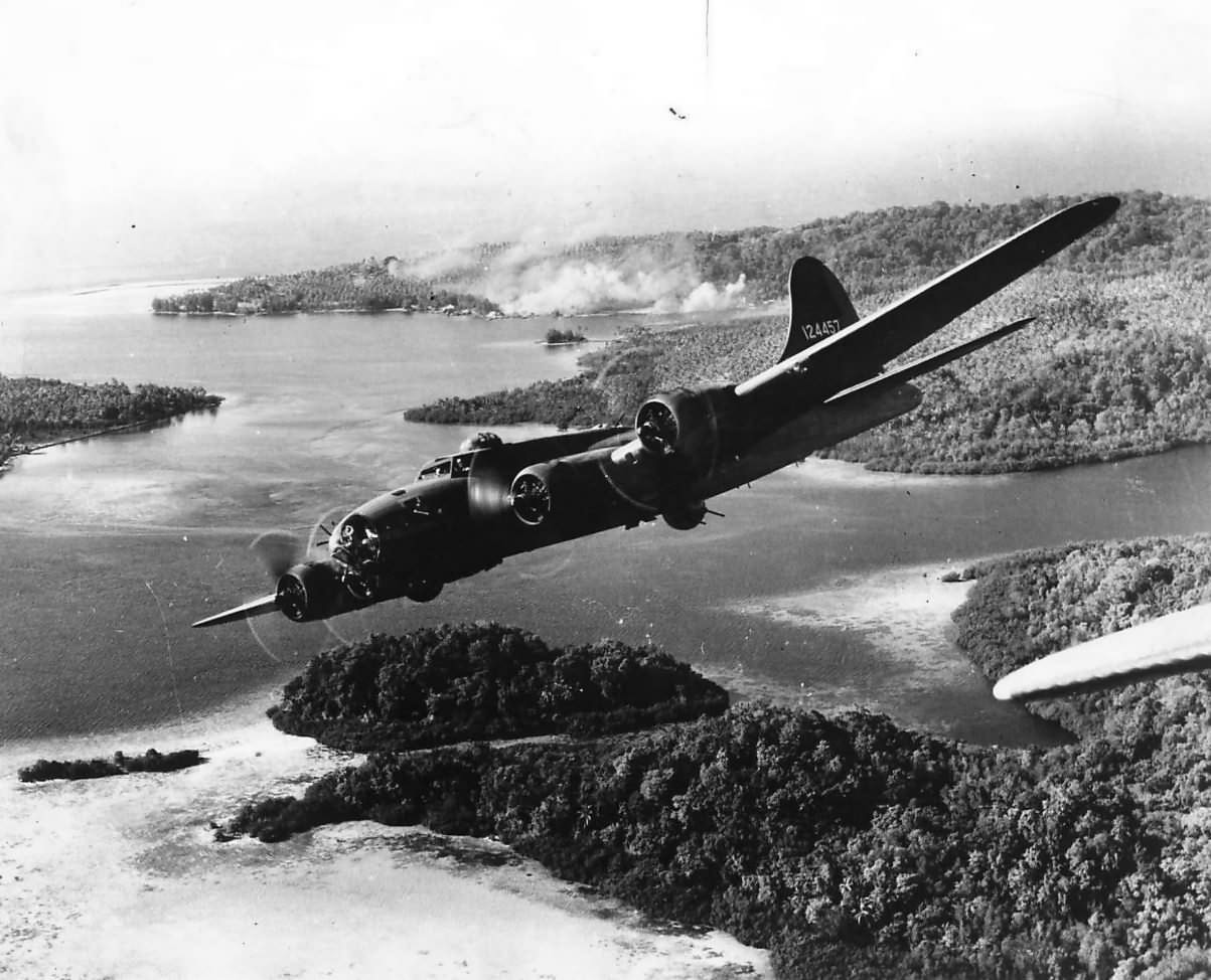 Boeing B-17F serial 41-24457 named „The Aztec’s Curse” of the 31st BS, 5th BG leaving the target after a strike against Japanese shipping off Gizo Island, Solomon Islands