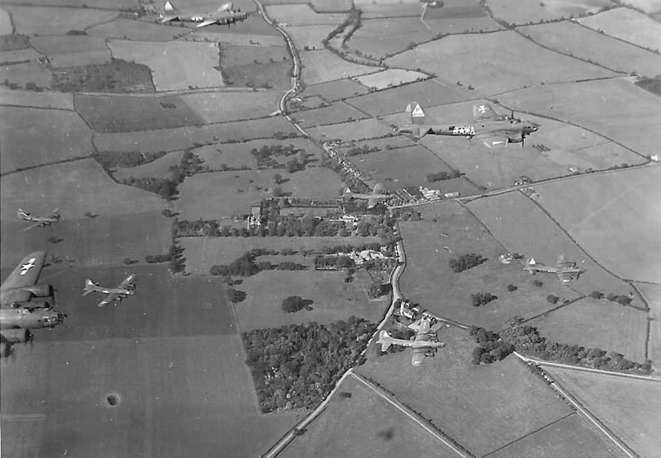 B-17F bombers formation in flight 384 Bomb Group 4
