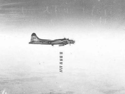 B-17G Flying Fortress 42-98017 from 490th Bomb Group dropping bombs on target