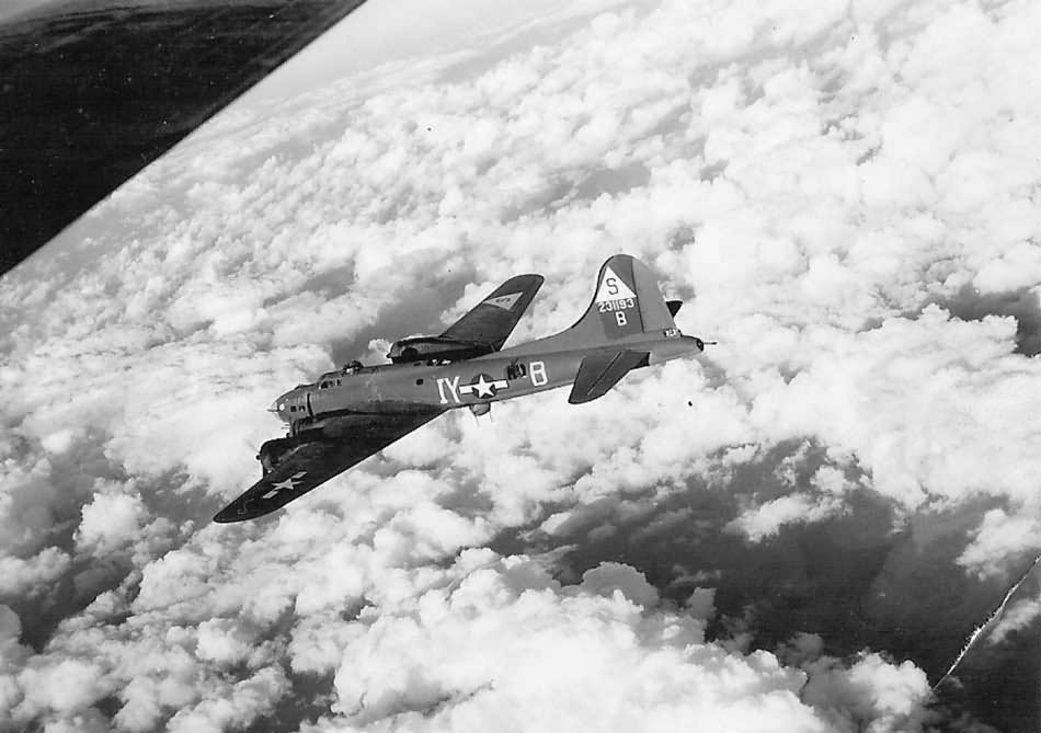 B-17 Bomber 401 BG 615 BS Little Boots 42-31193