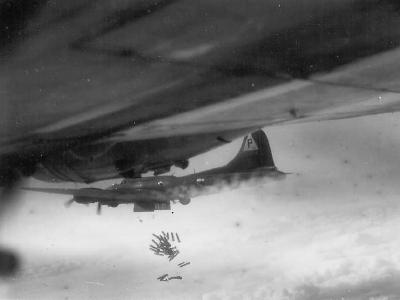 B-17 Bomber releasing bombs over Berlin 384th BG 22 March 1944
