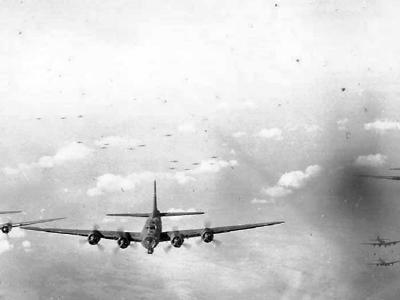 B-17 Flying Fortress Group Heading To Target