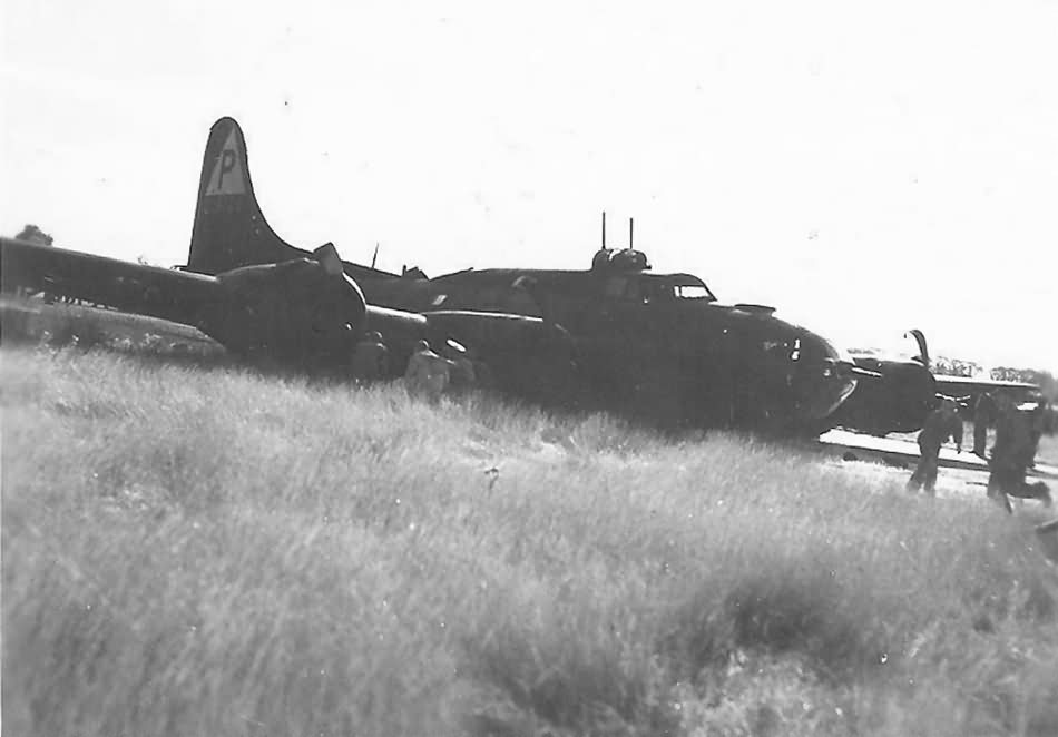 Crash Landed 384th Bomb Group B-17 Flying Fortress in Field
