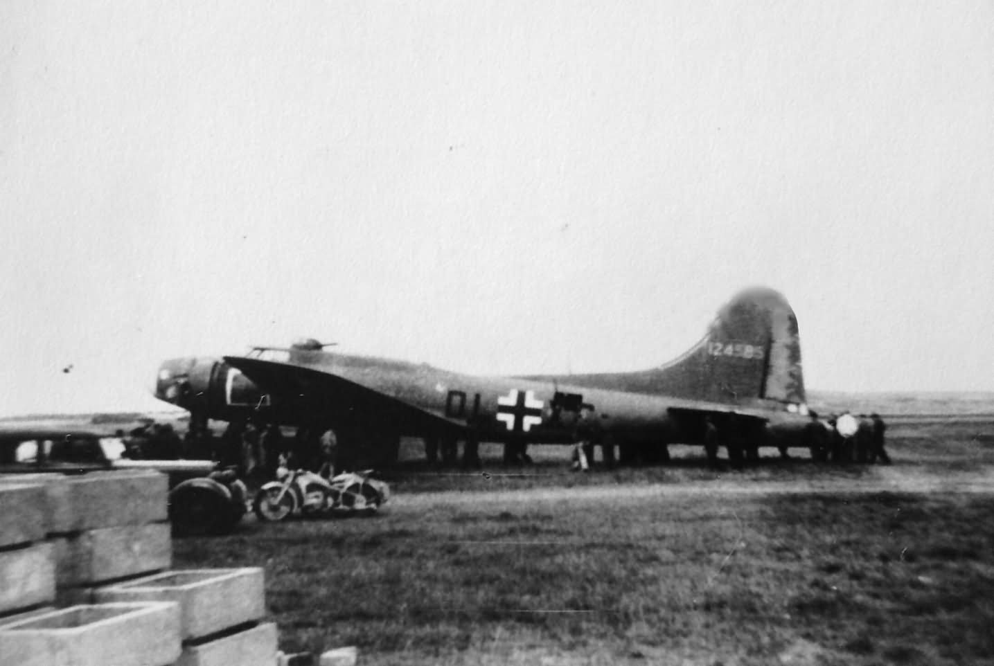 German B-17F DL+XC, serial 41-24585