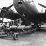 Crew of 92nd Bomb Group loading bombs on B-17F 41-9148 „Boomerang”