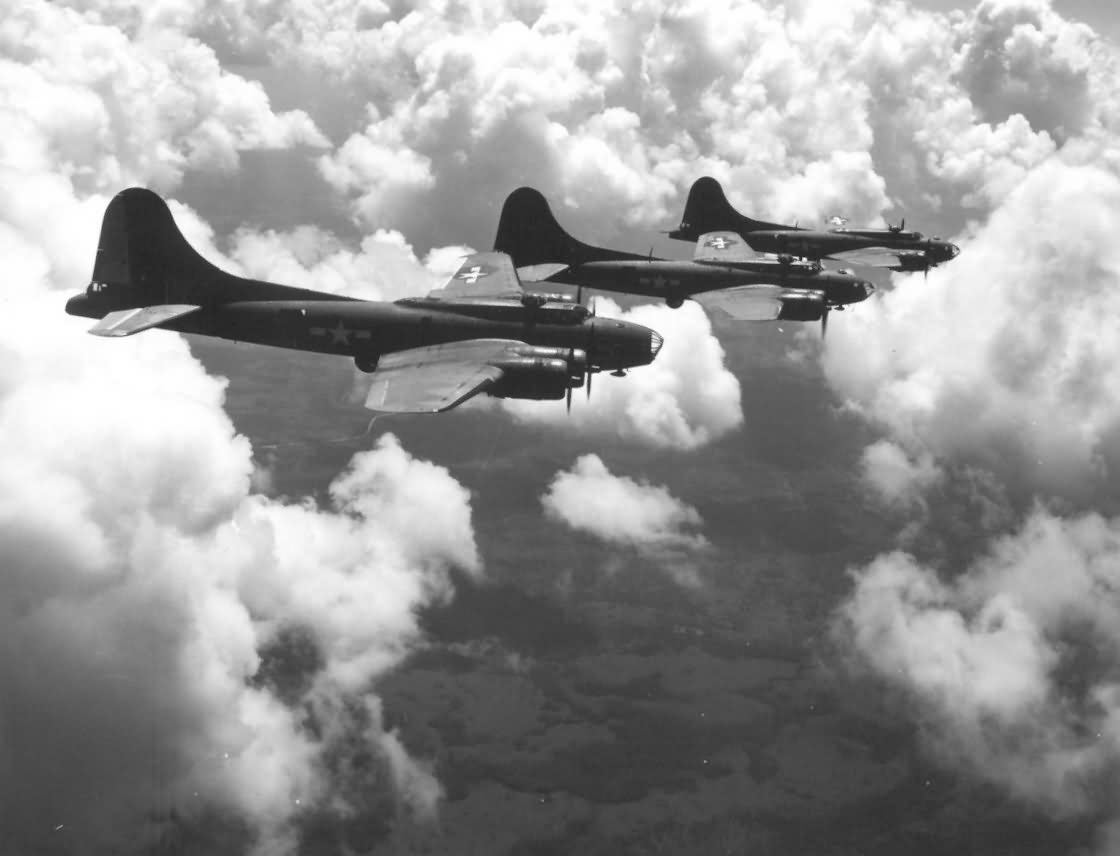 B-17E Flying Fortress Formation